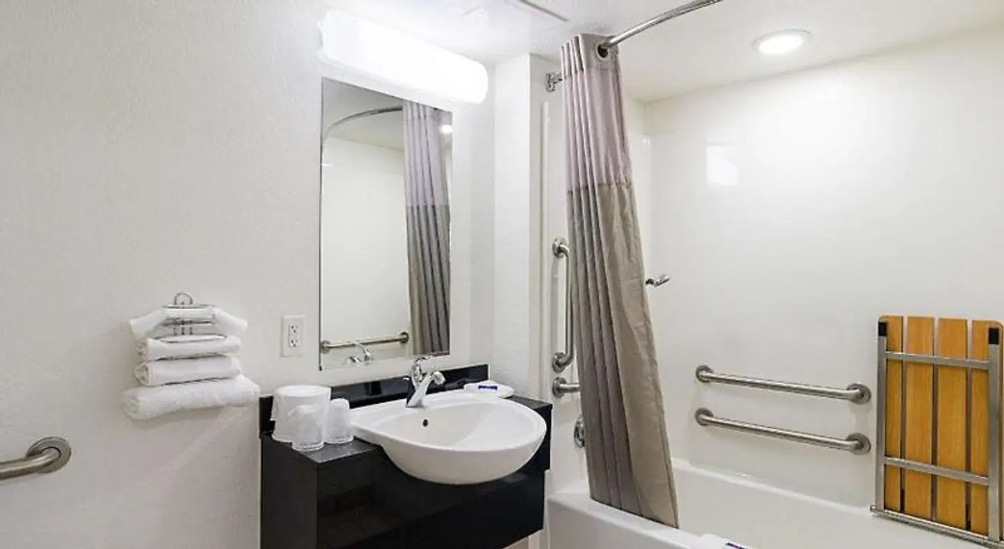 Motel 6 Denver, CO - Federal Boulevard Badezimmer