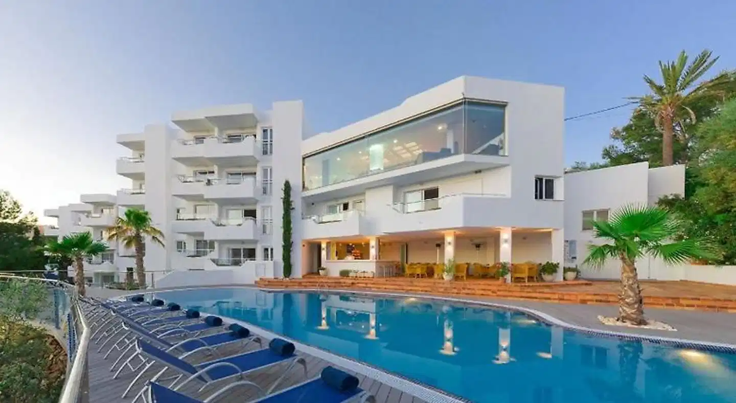 Ferrera Beach Suites & Apartments Pool