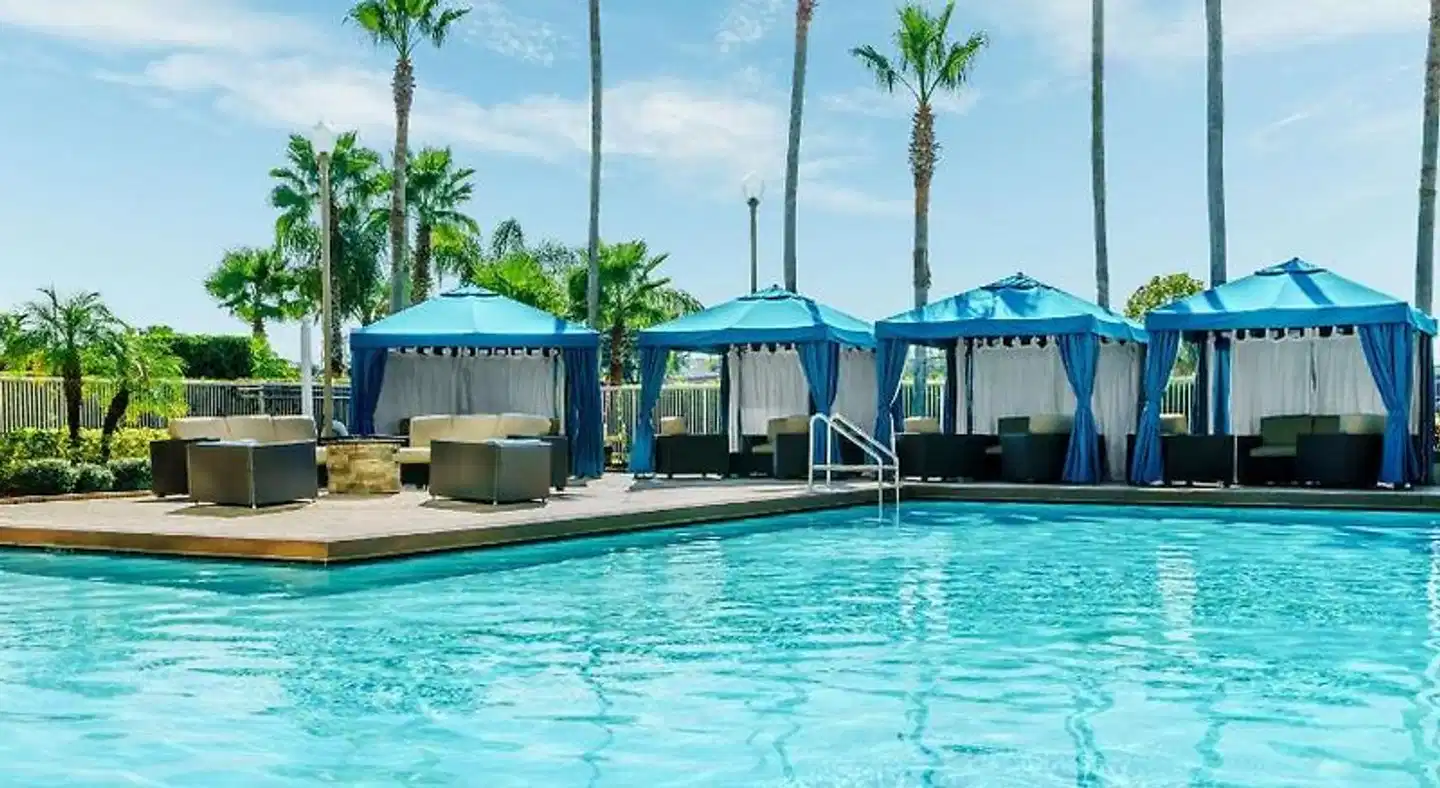DoubleTree by Hilton Orlando Airport Hotel Pool