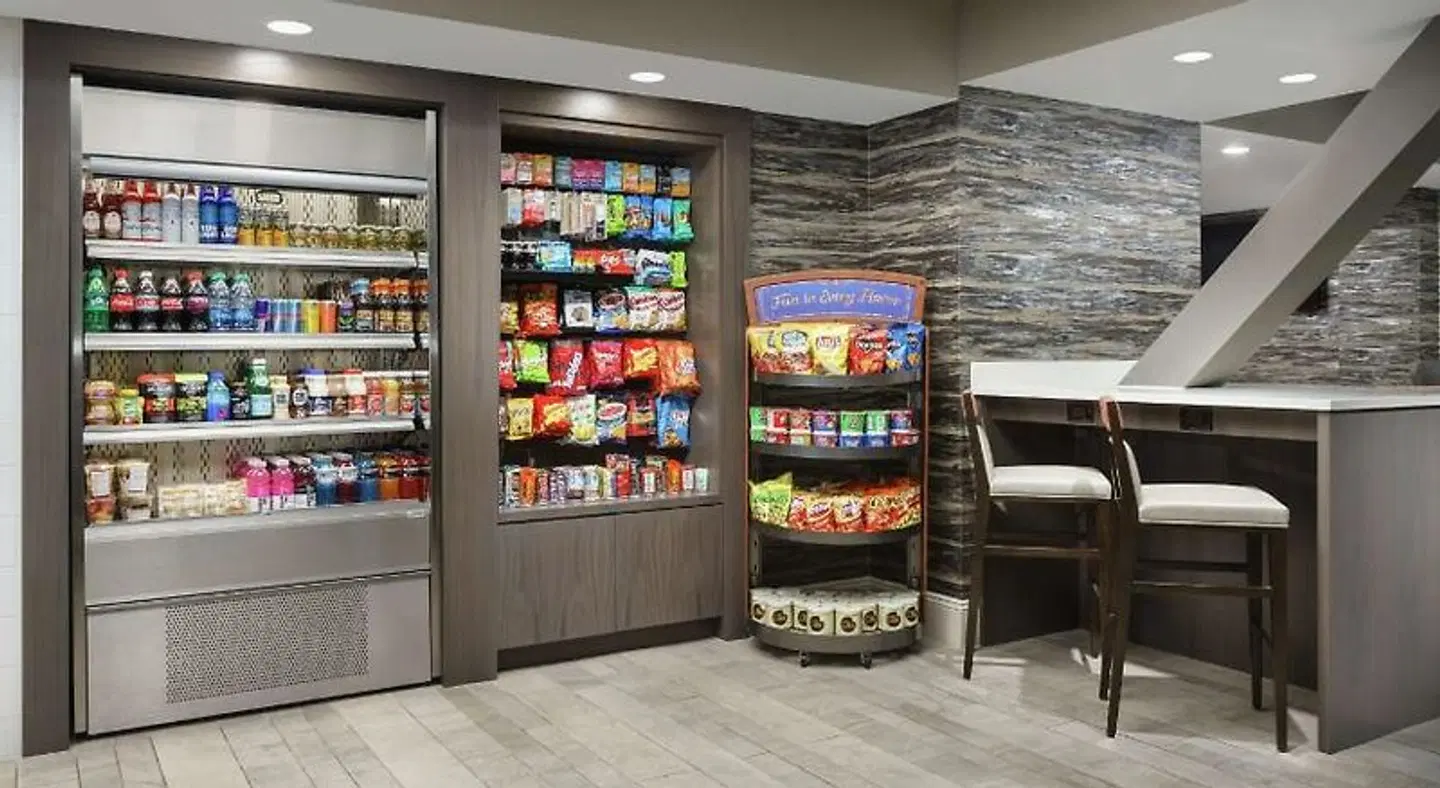 DoubleTree by Hilton Orlando Airport Hotel Bar