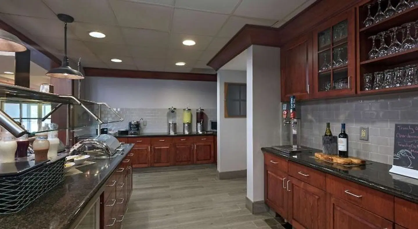 Homewood Suites by Hilton Fort Collins Bar
