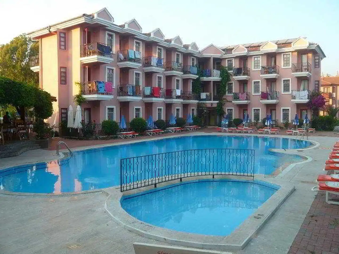 Gunes Hotel Aussenansicht