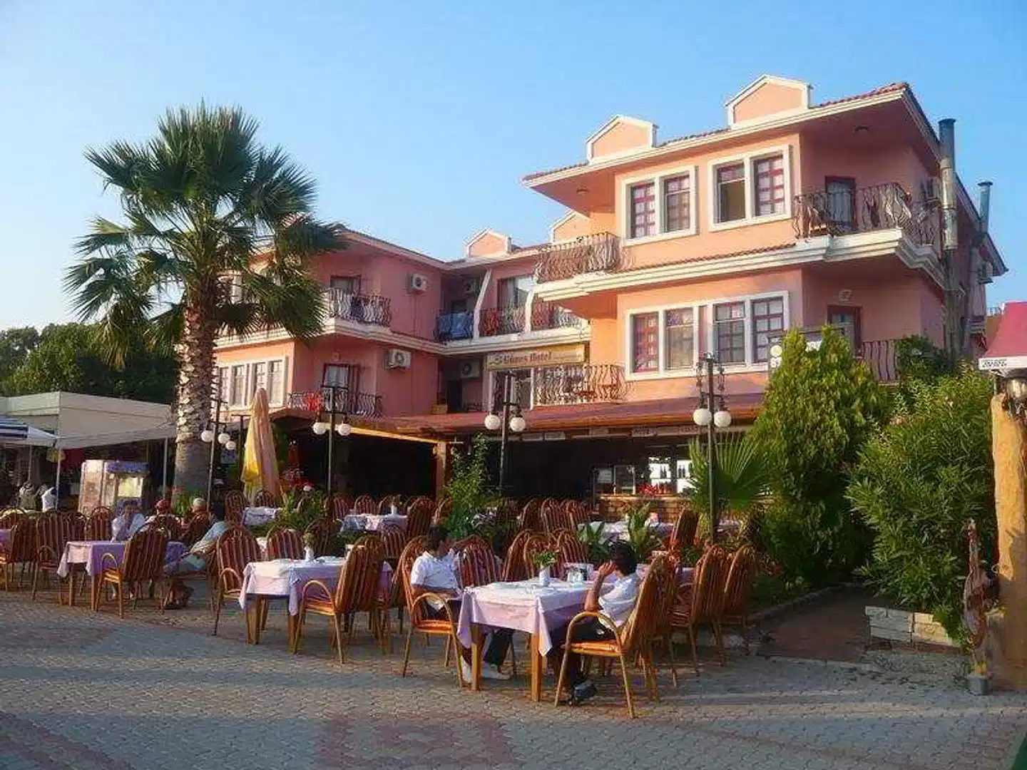 Gunes Hotel Terrasse