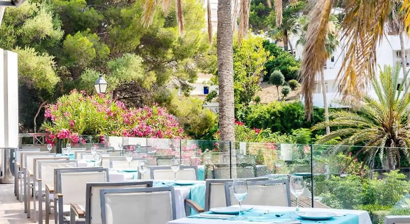 Ferrera Beach Suites & Apartments Restaurant