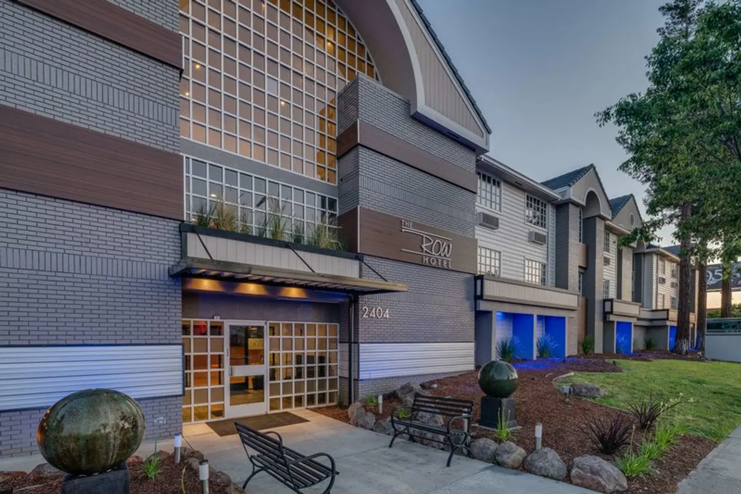 The Row Hotel, BW Signature Collection EXTERIOR