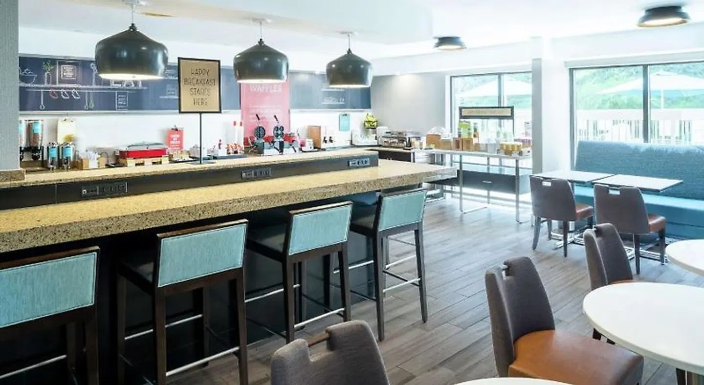 Hampton Inn Los Angeles/Santa Clarita Bar
