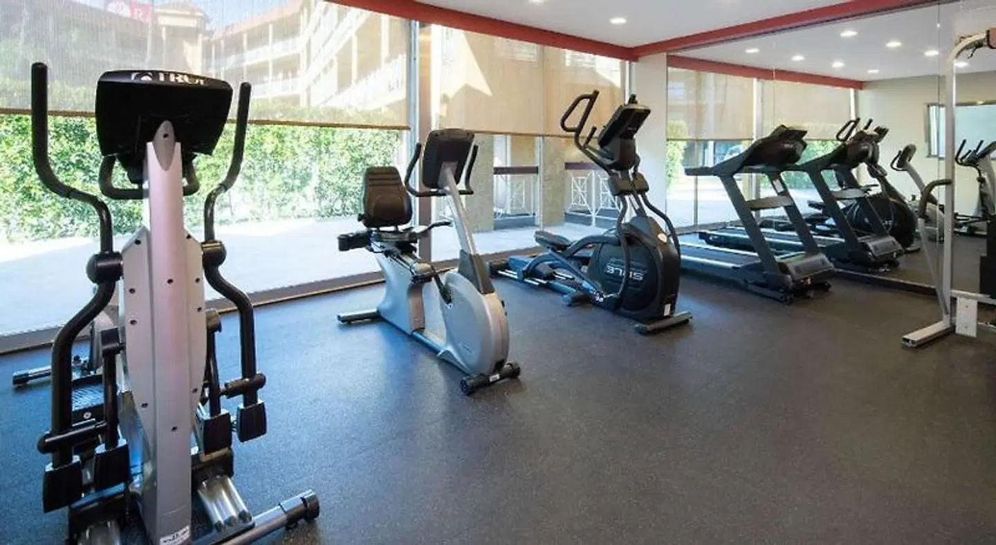Ramada by Wyndham Burbank Airport SPORTS_AND_LEISURE