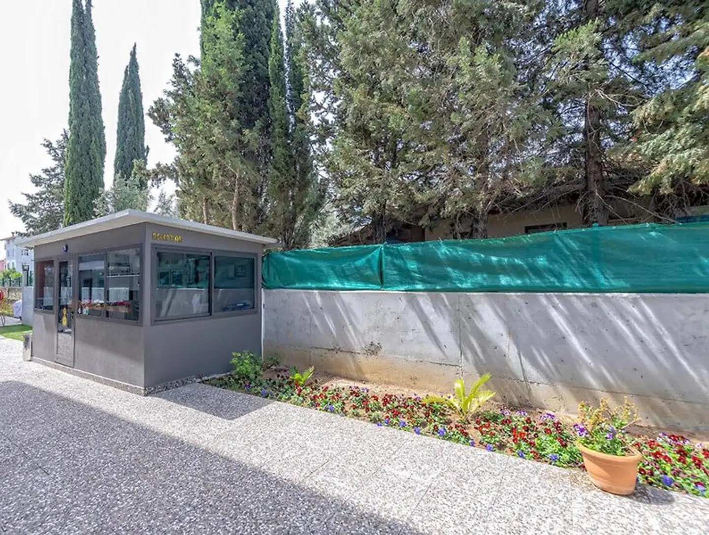 A Suite Side EXTERIOR