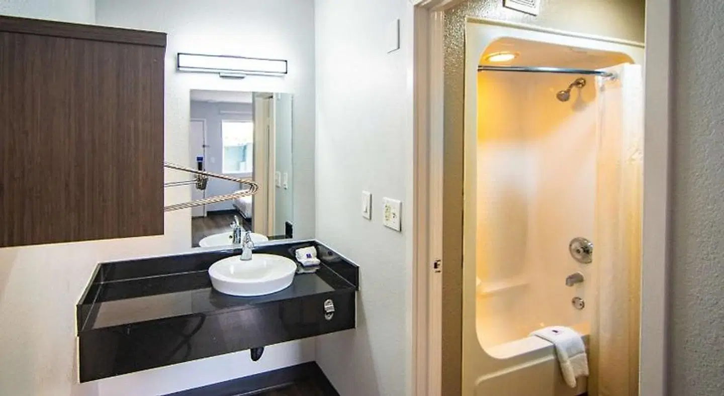 Motel 6 Kissimmee, FL - Orlando Badezimmer
