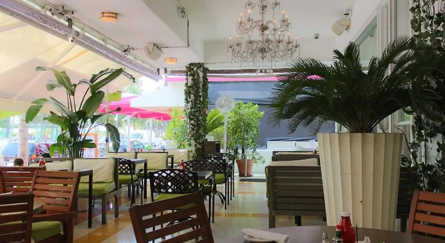 Breakwater South Beach Bar