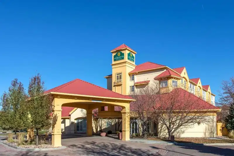 La Quinta Inn & Suites by Wyndham Denver Southwest Lakewood – Hotelfoto