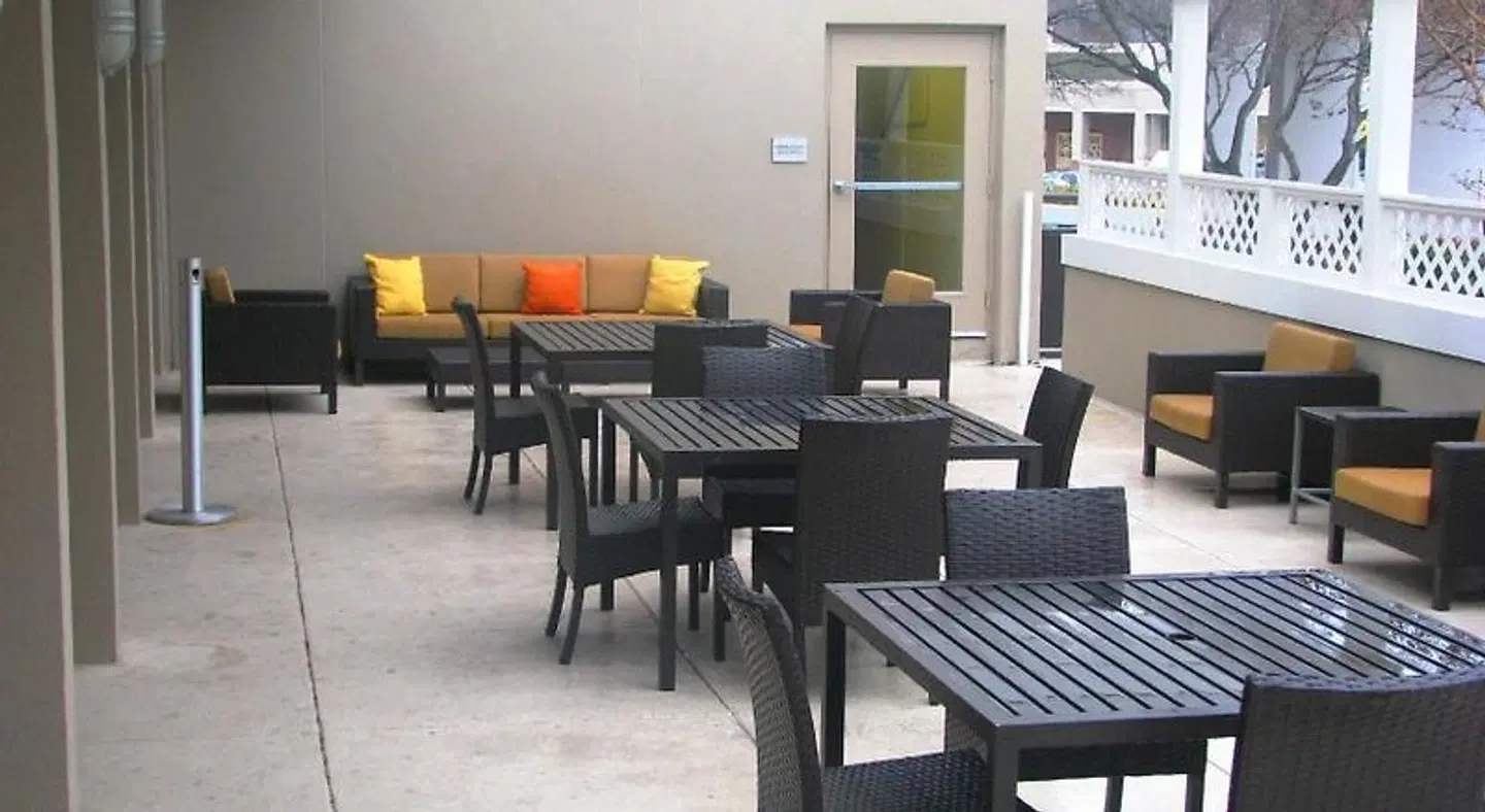 Courtyard by Marriott Alexandria Pentagon South Terrasse