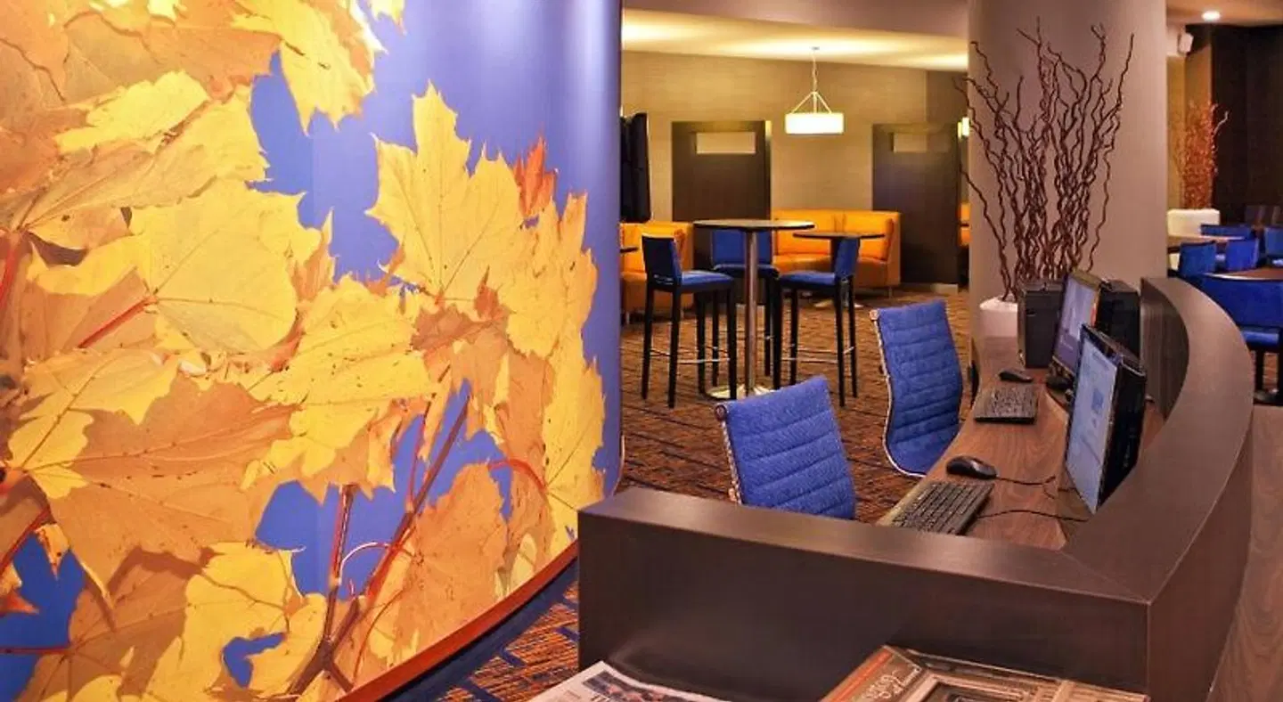 Courtyard by Marriott Alexandria Pentagon South Bar