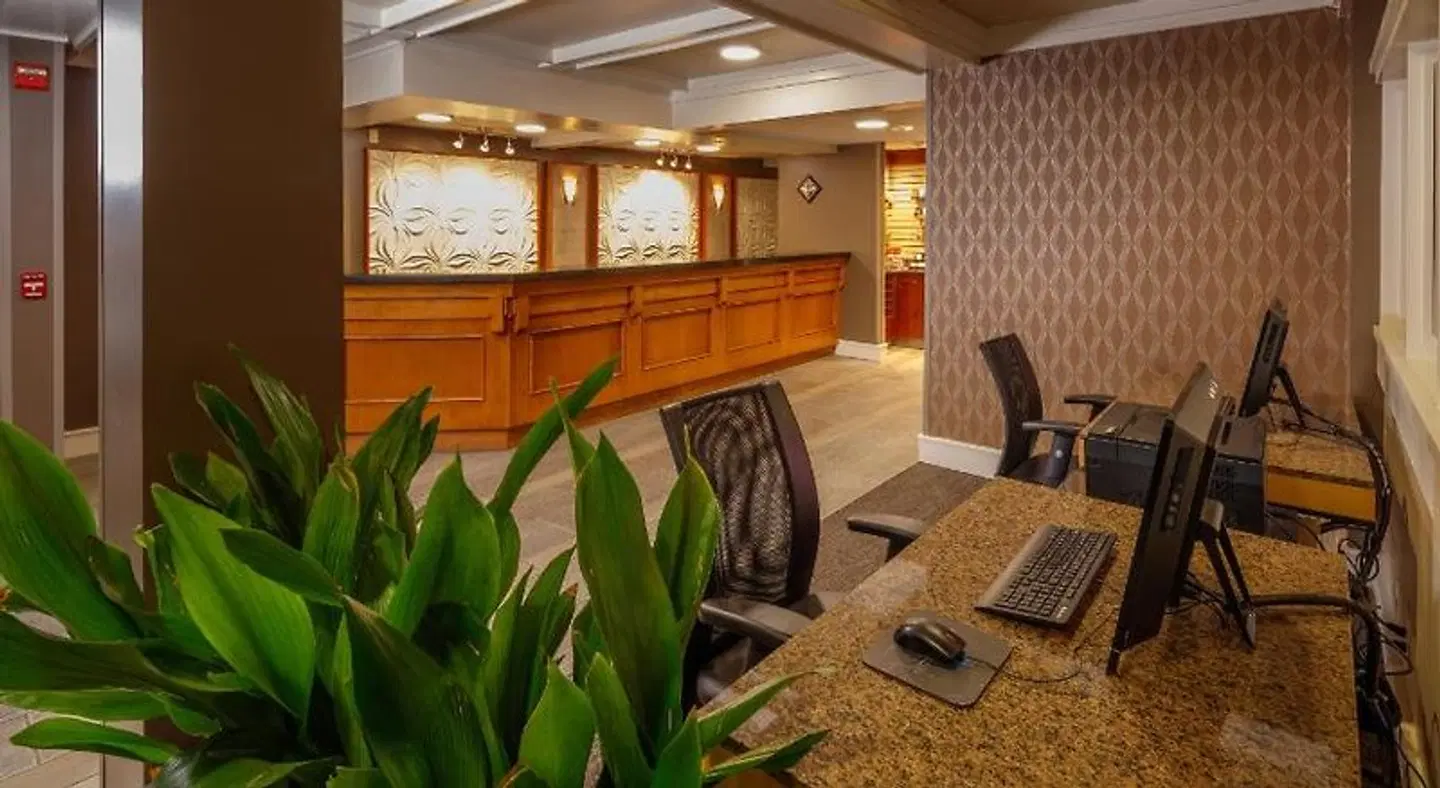 Red Lion Hotel Bellevue Bar