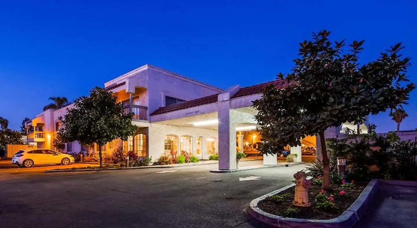 SureStay by Best Western Camarillo EXTERIOR