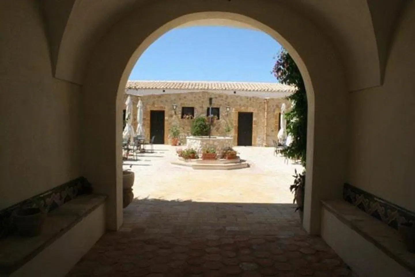 Don Giovanni Hotel EXTERIOR