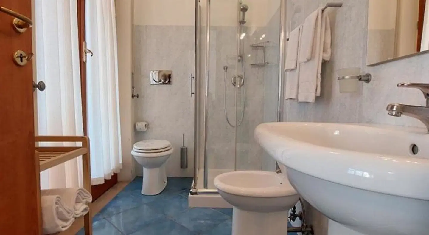 Villa Rosa Sorrento Badezimmer