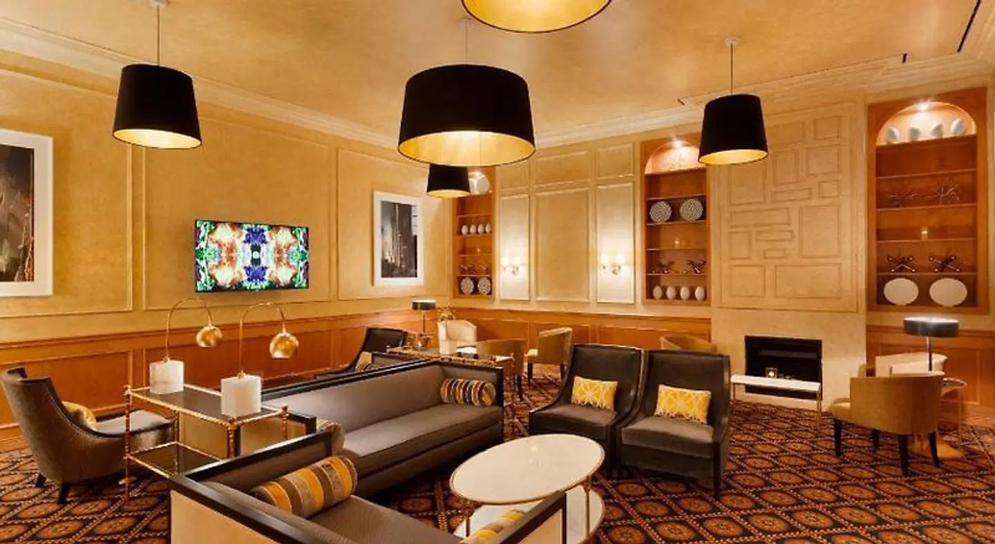 Executive Hotel Le Soleil New York Bar