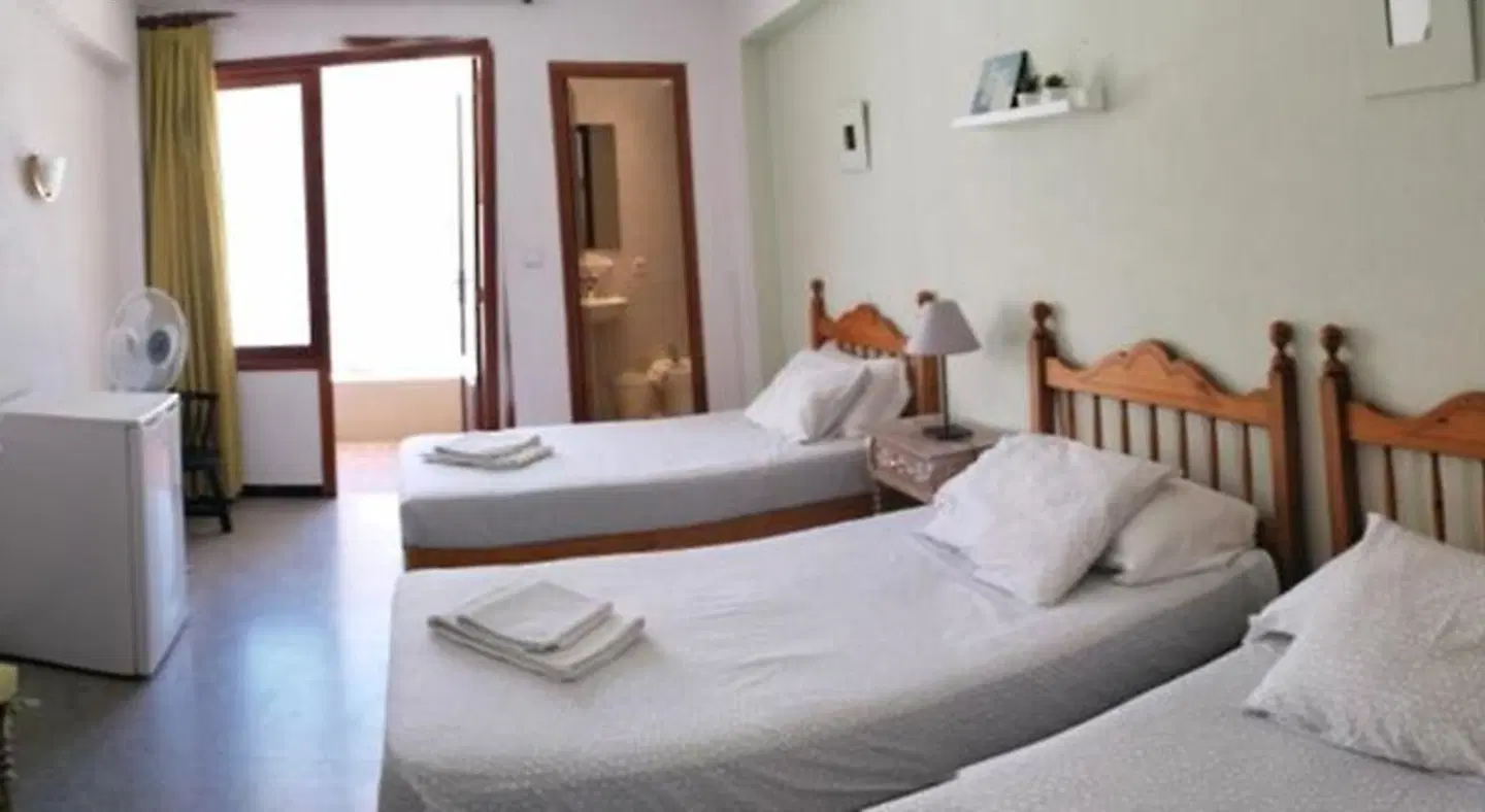 Hostal Saturno ROOM_EXAMPLE