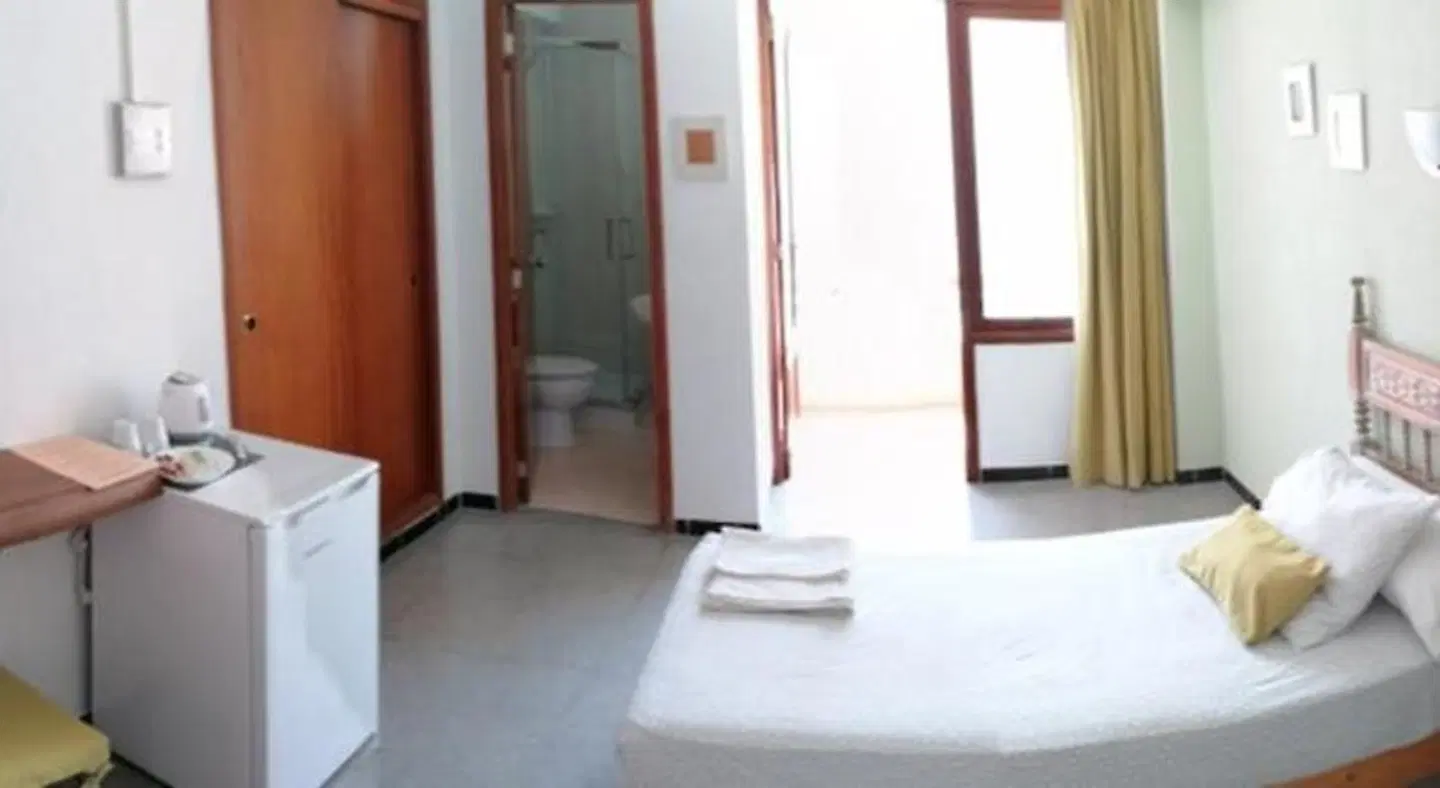Hostal Saturno ROOM_EXAMPLE