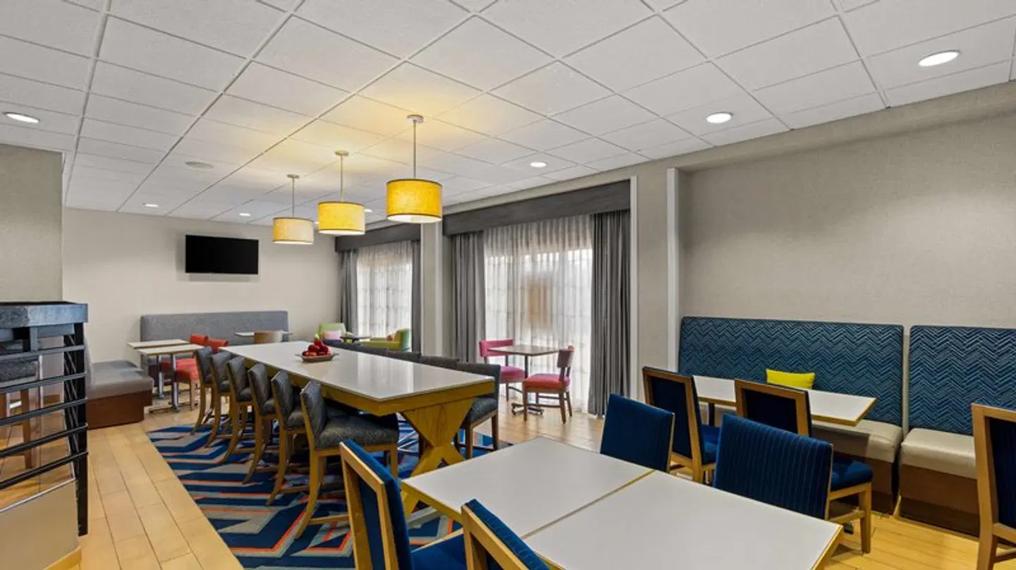 Hampton Inn Bloomington ROOM_EXAMPLE