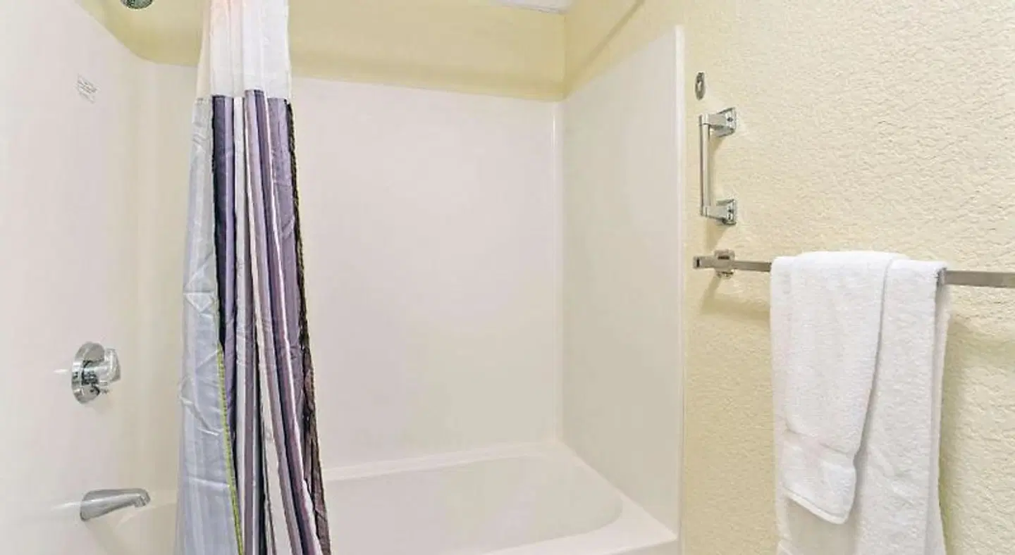 La Quinta Inn & Suites by Wyndham Boston Somerville Badezimmer