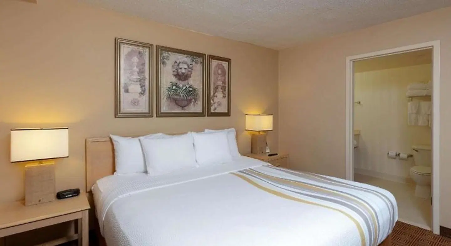 La Quinta Inn & Suites by Wyndham Garden City ROOM_EXAMPLE