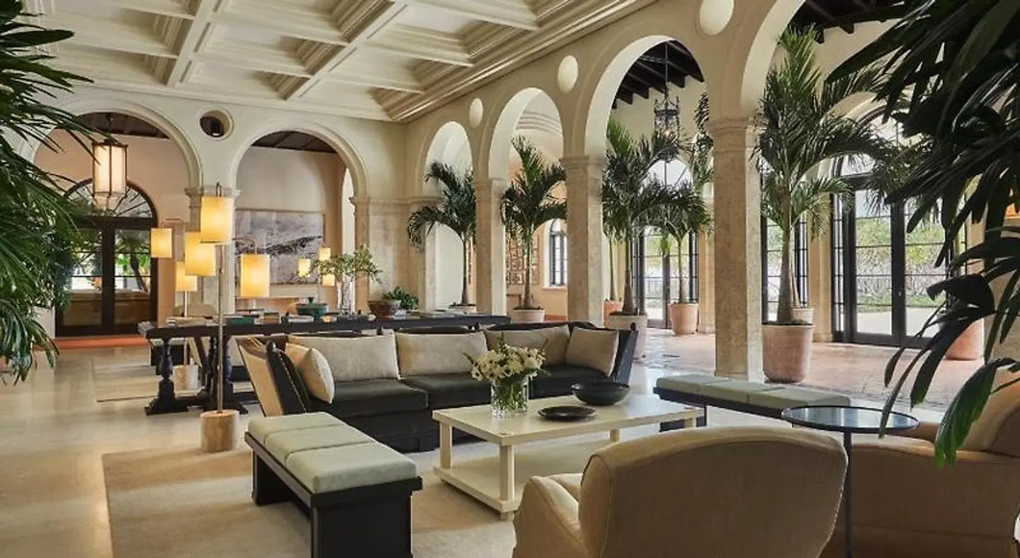 Four Seasons Hotel at The Surf Club LOUNGE_LOBBY