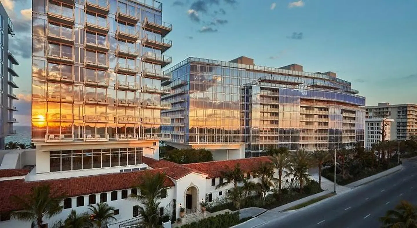 Four Seasons Hotel at The Surf Club EXTERIOR