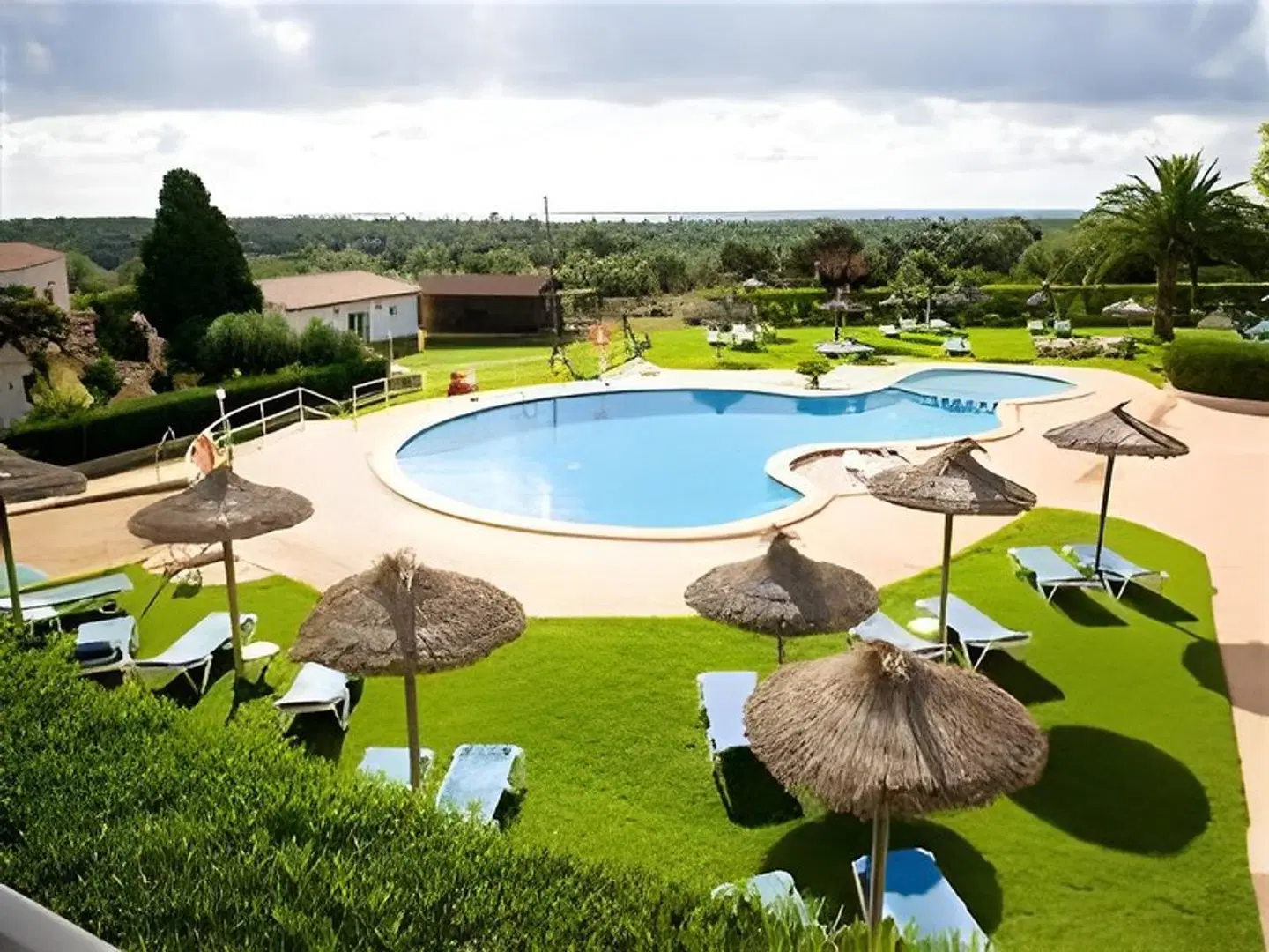 Sol Romantica OUTDOOR_POOL