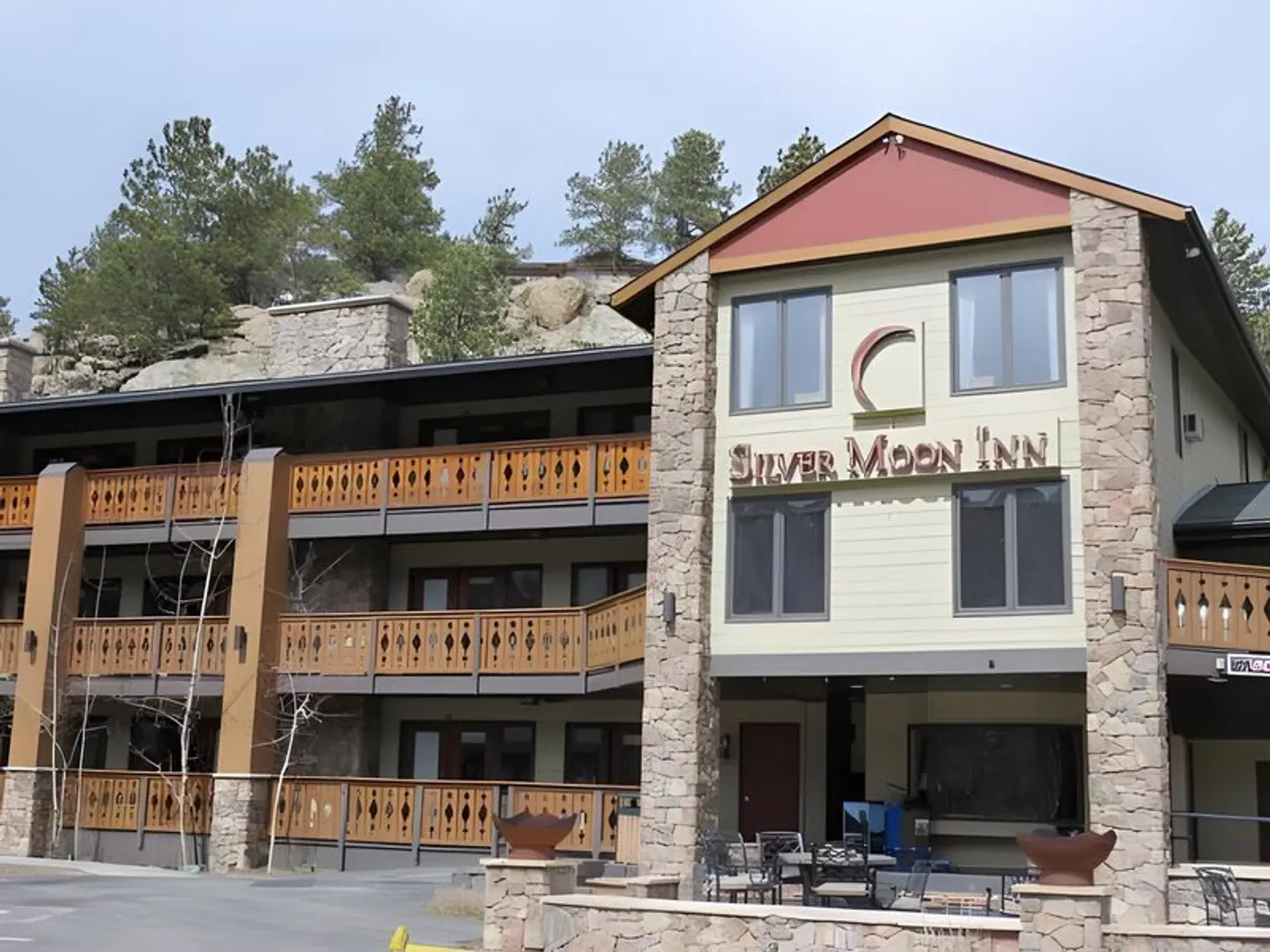 Silver Moon Inn EXTERIOR