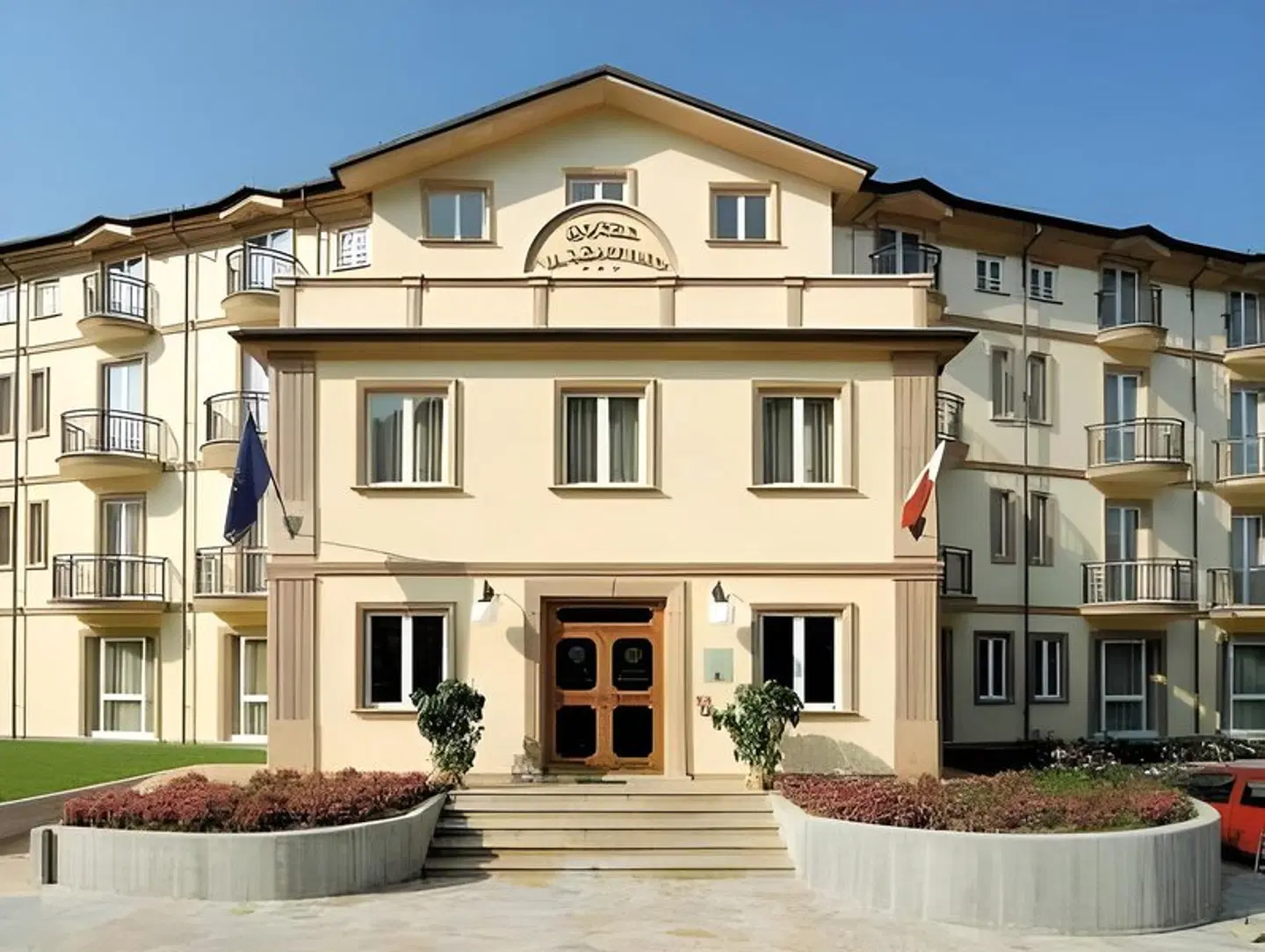 Valentino EXTERIOR