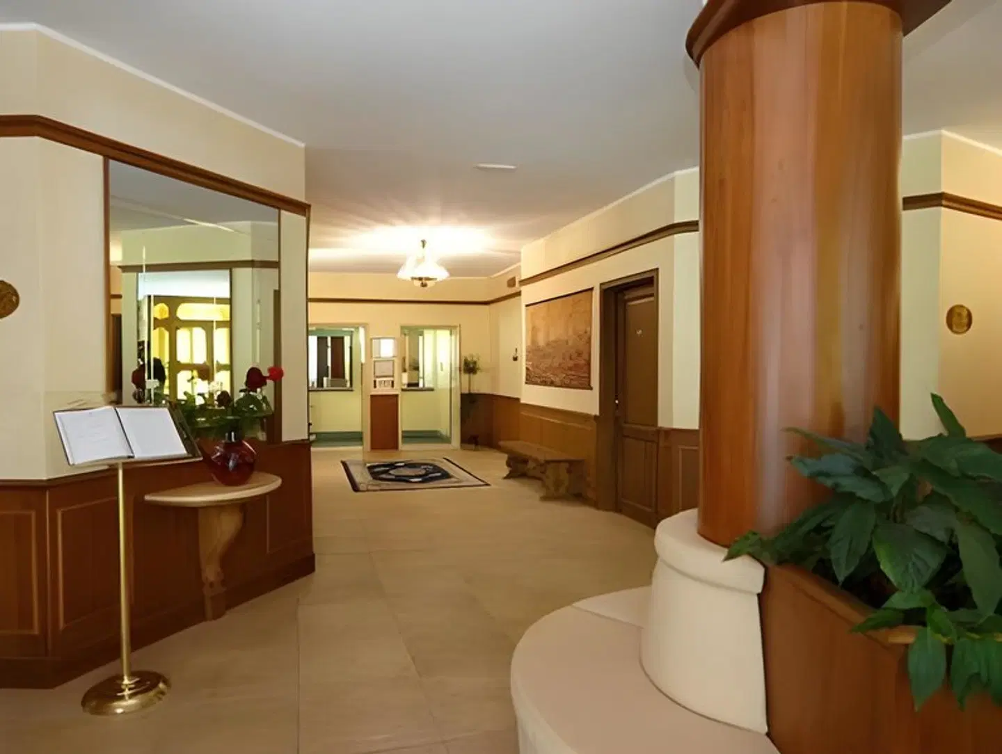 Valentino LOUNGE_LOBBY