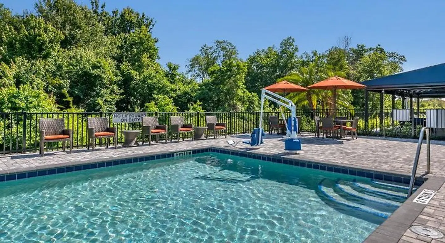 Cambria Hotel Orlando Airport OUTDOOR_POOL