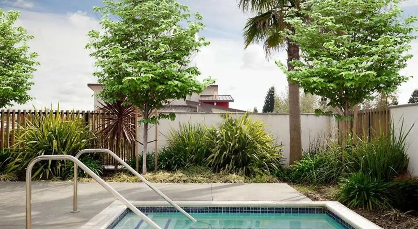 Hotel Centro Sonoma Wine Country, Tapestry By Hilton OUTDOOR_POOL