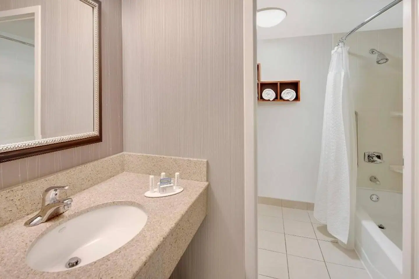 Courtyard by Marriott Detroit Southfield Badezimmer