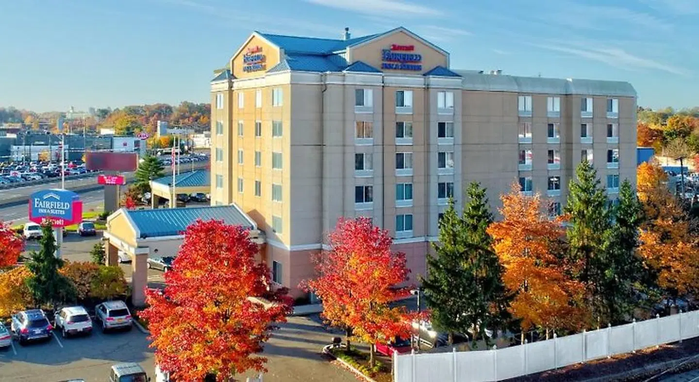 Fairfield by Marriott Inn & Suites Woodbridge EXTERIOR