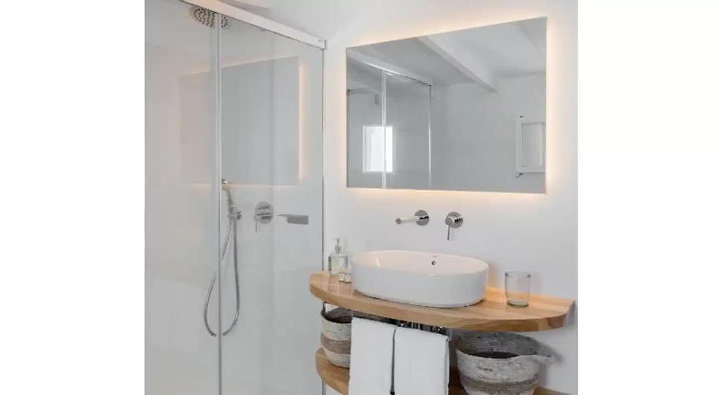 S'Enclova Petit Hotel Badezimmer