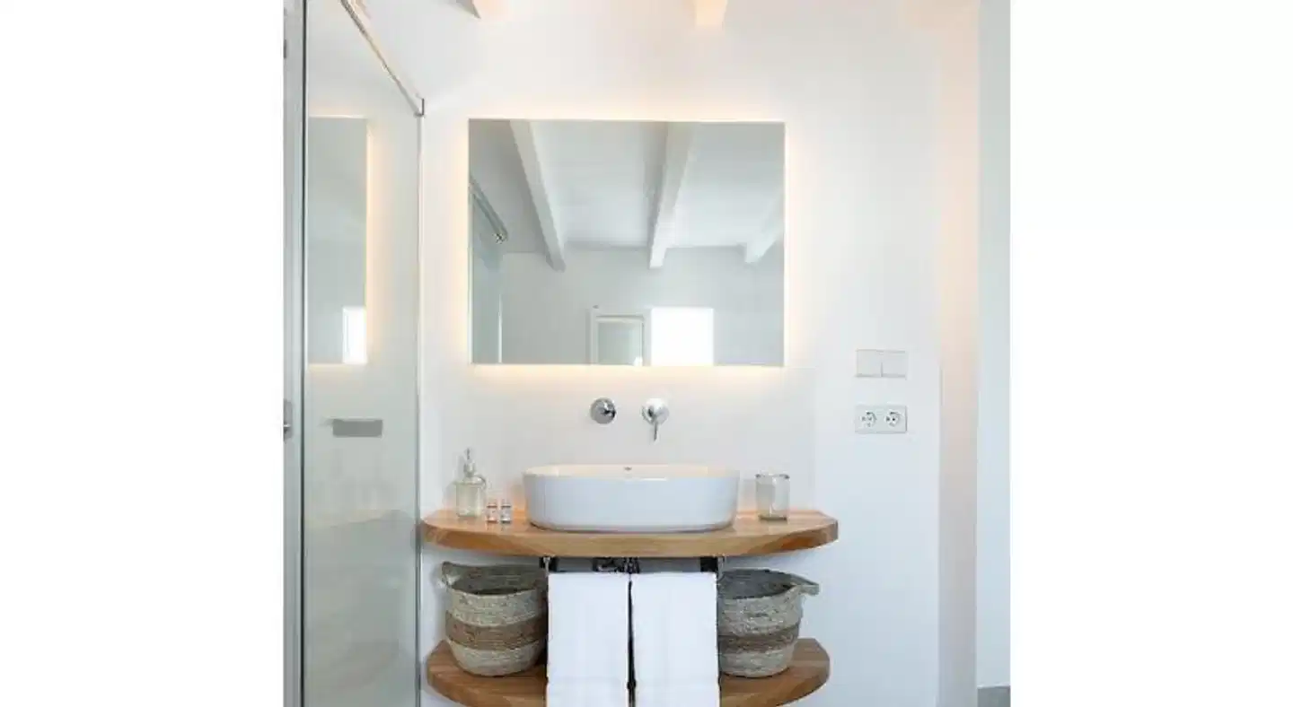 S'Enclova Petit Hotel Badezimmer