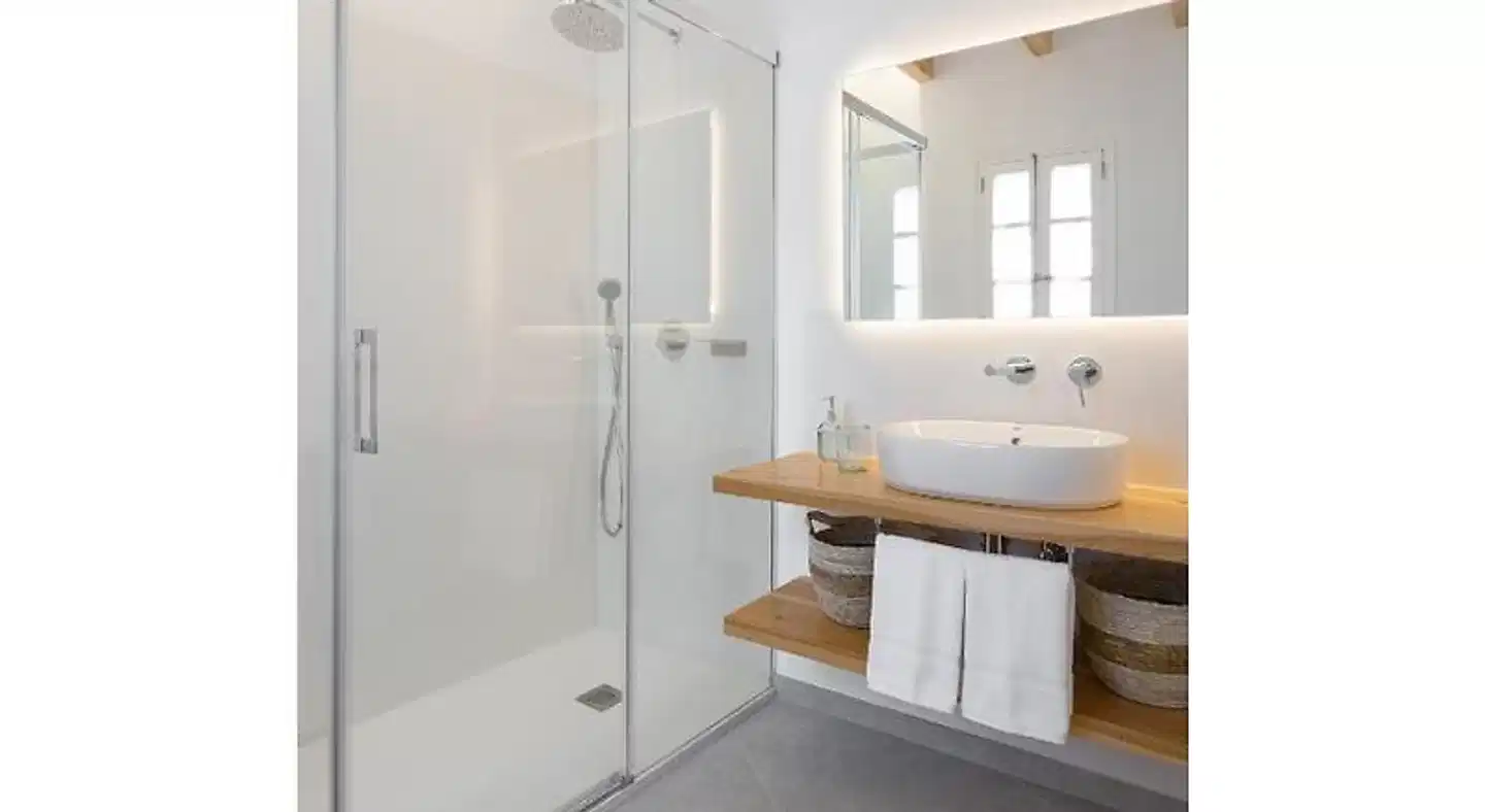 S'Enclova Petit Hotel Badezimmer