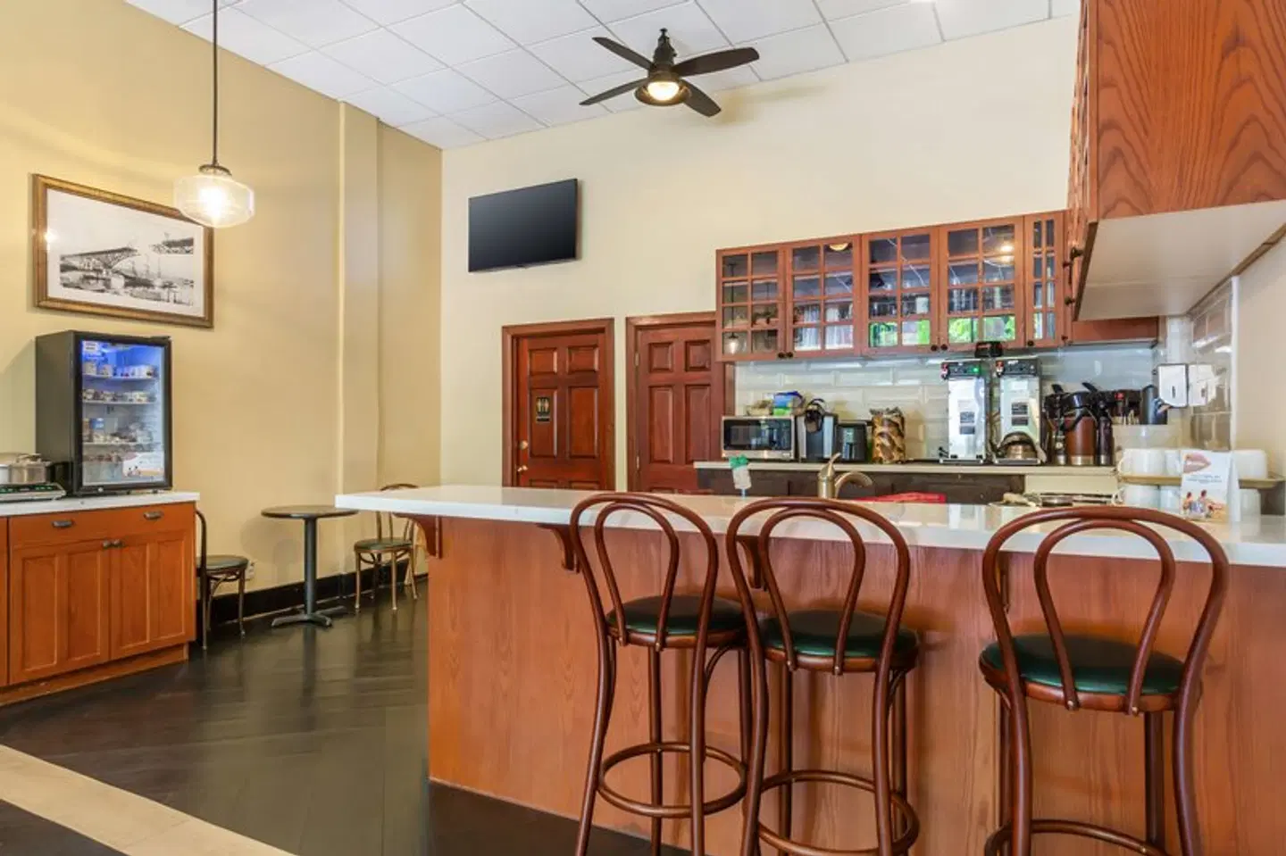 Best Western Plus Pioneer Square Bar