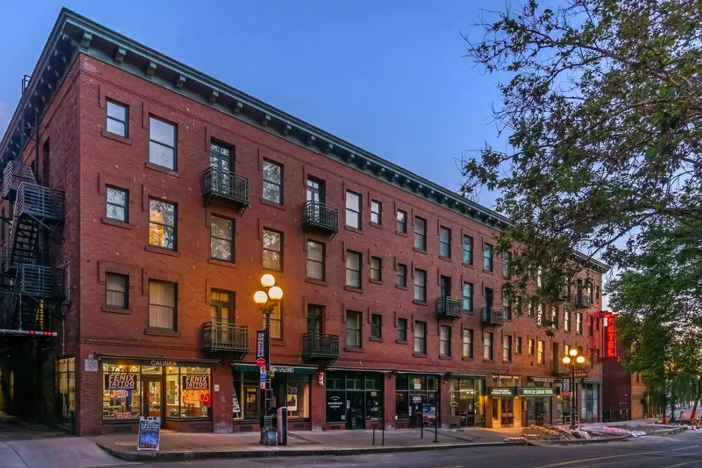 Best Western Plus Pioneer Square EXTERIOR