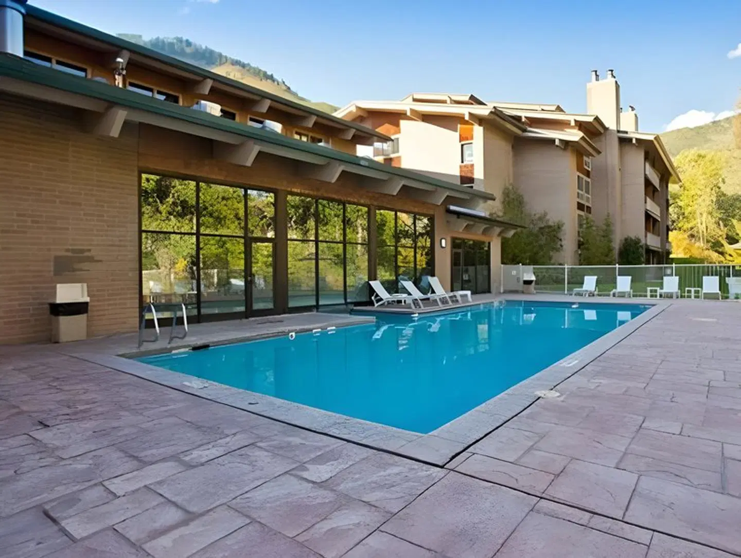 Sandstone Creek Club Condominiums OUTDOOR_POOL