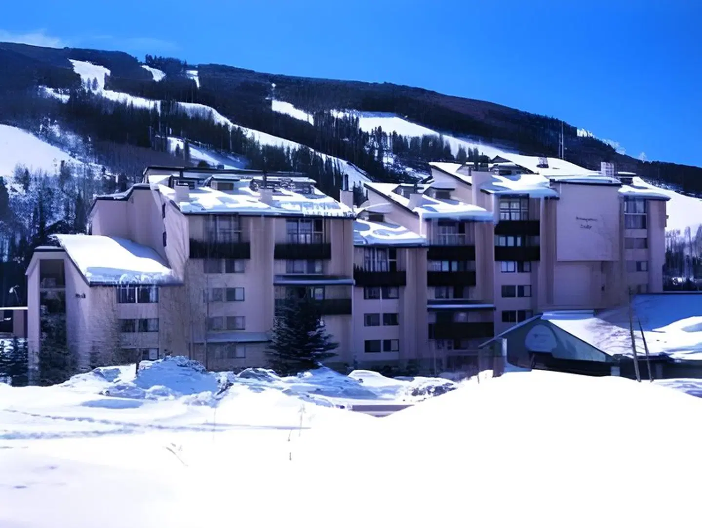 Evergreen Lodge at Vail EXTERIOR