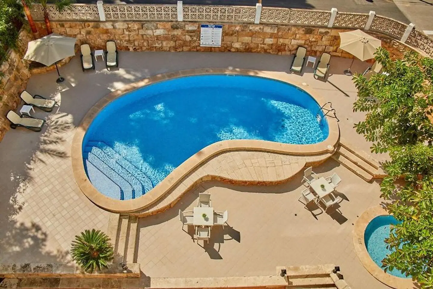 Ben Hur OUTDOOR_POOL