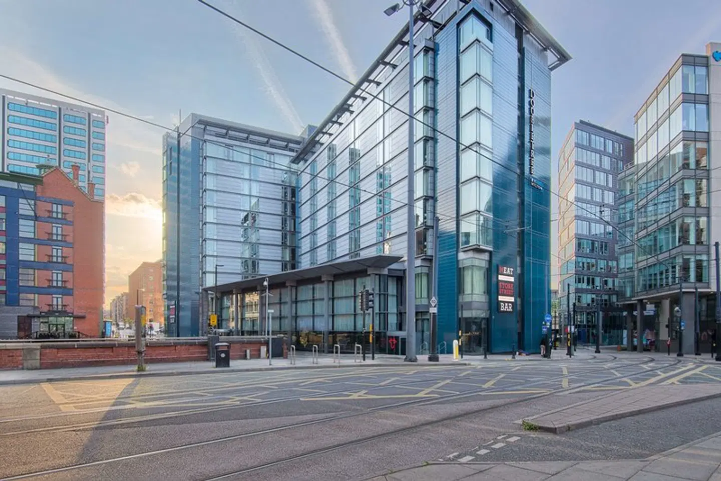 DoubleTree by Hilton Hotel Manchester - Piccadilly EXTERIOR