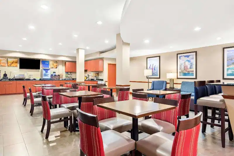 Comfort Suites Tampa Airport North – Hotelfoto