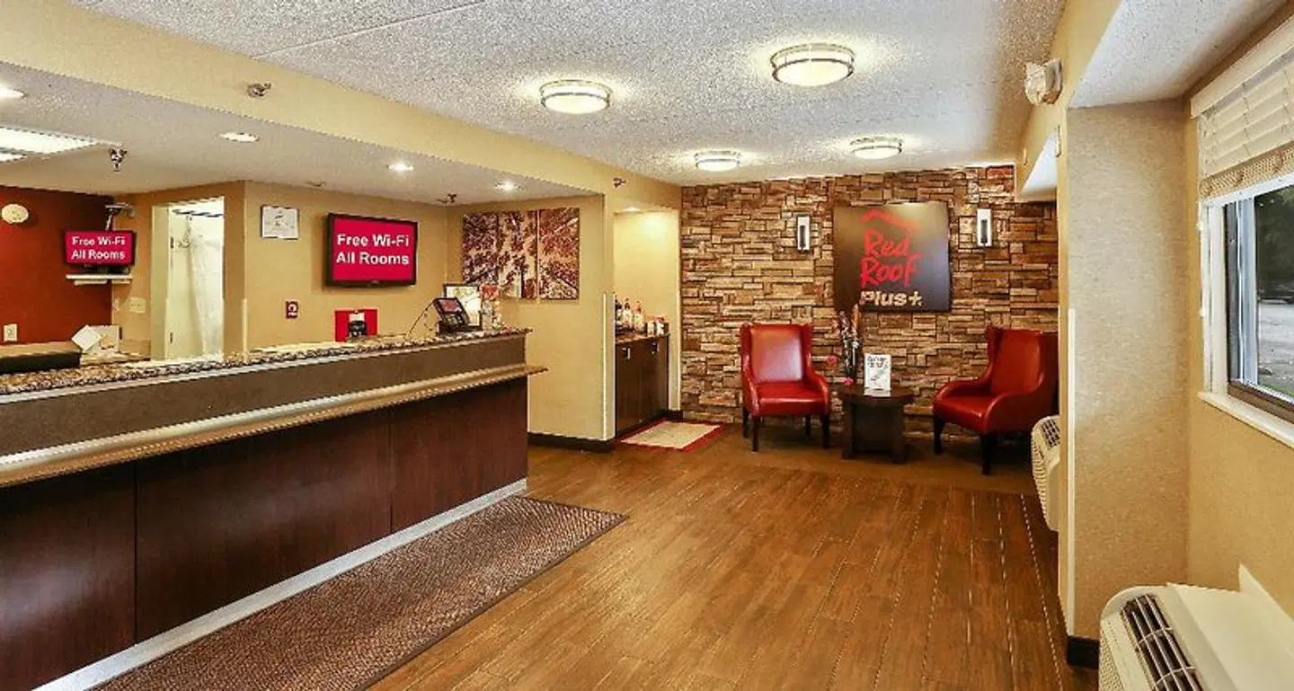 Red Roof Plus Washington DC - Alexandria LOUNGE_LOBBY