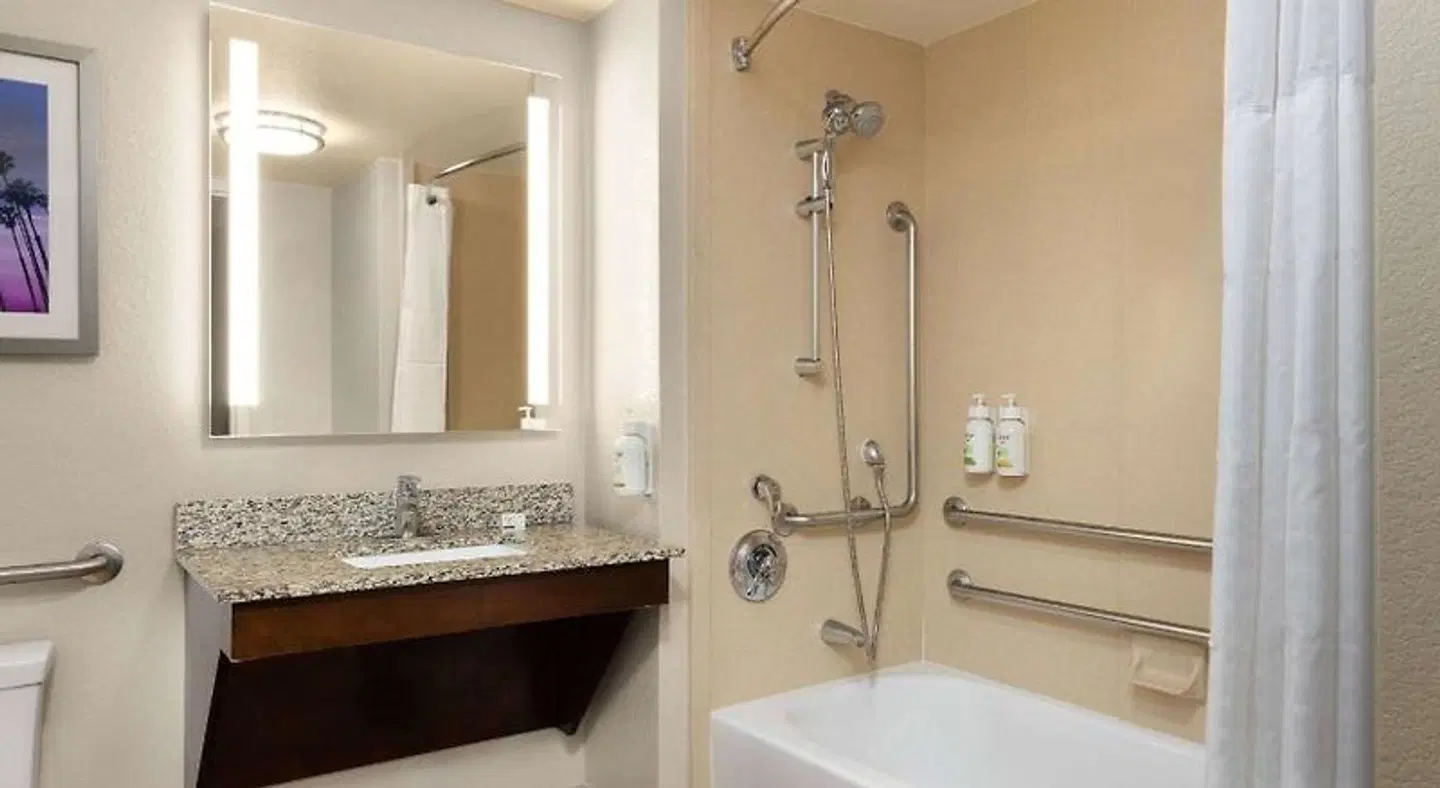 La Quinta Inn & Suites Santa Clarita - Valencia Badezimmer