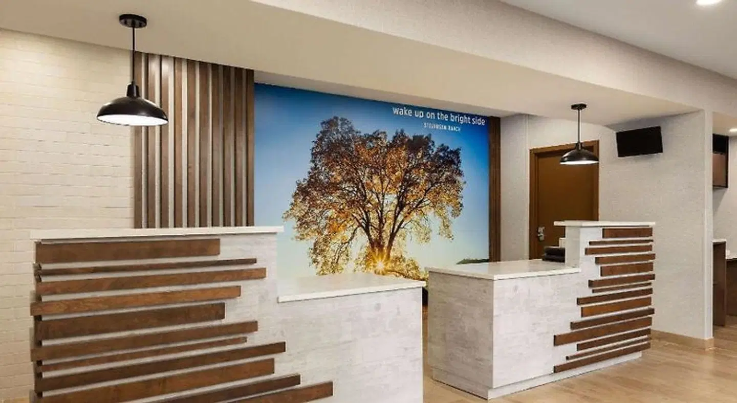La Quinta Inn & Suites Santa Clarita - Valencia ROOM_EXAMPLE